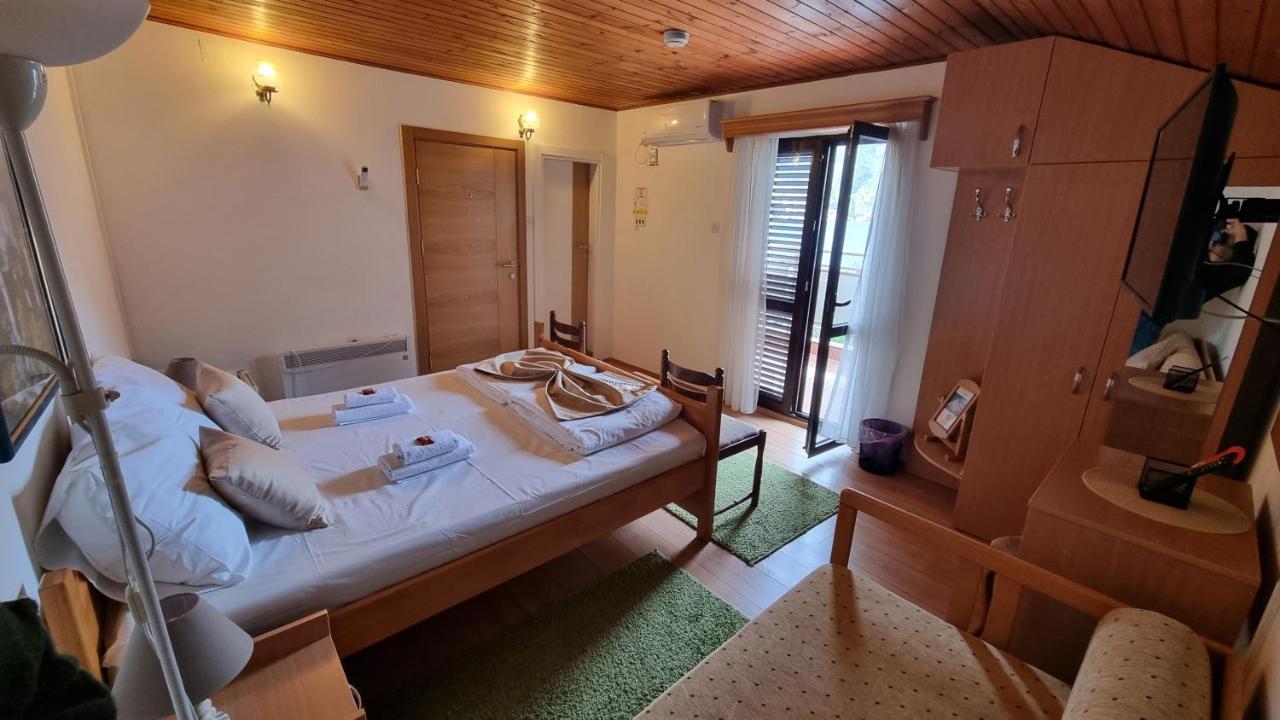 Hotel Bokeljski Dvori Kotor Buitenkant foto