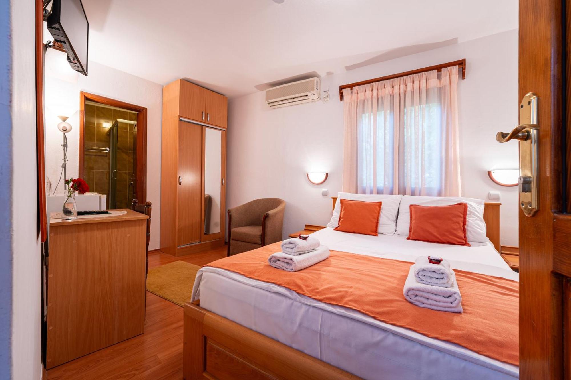 Hotel Bokeljski Dvori Kotor Buitenkant foto