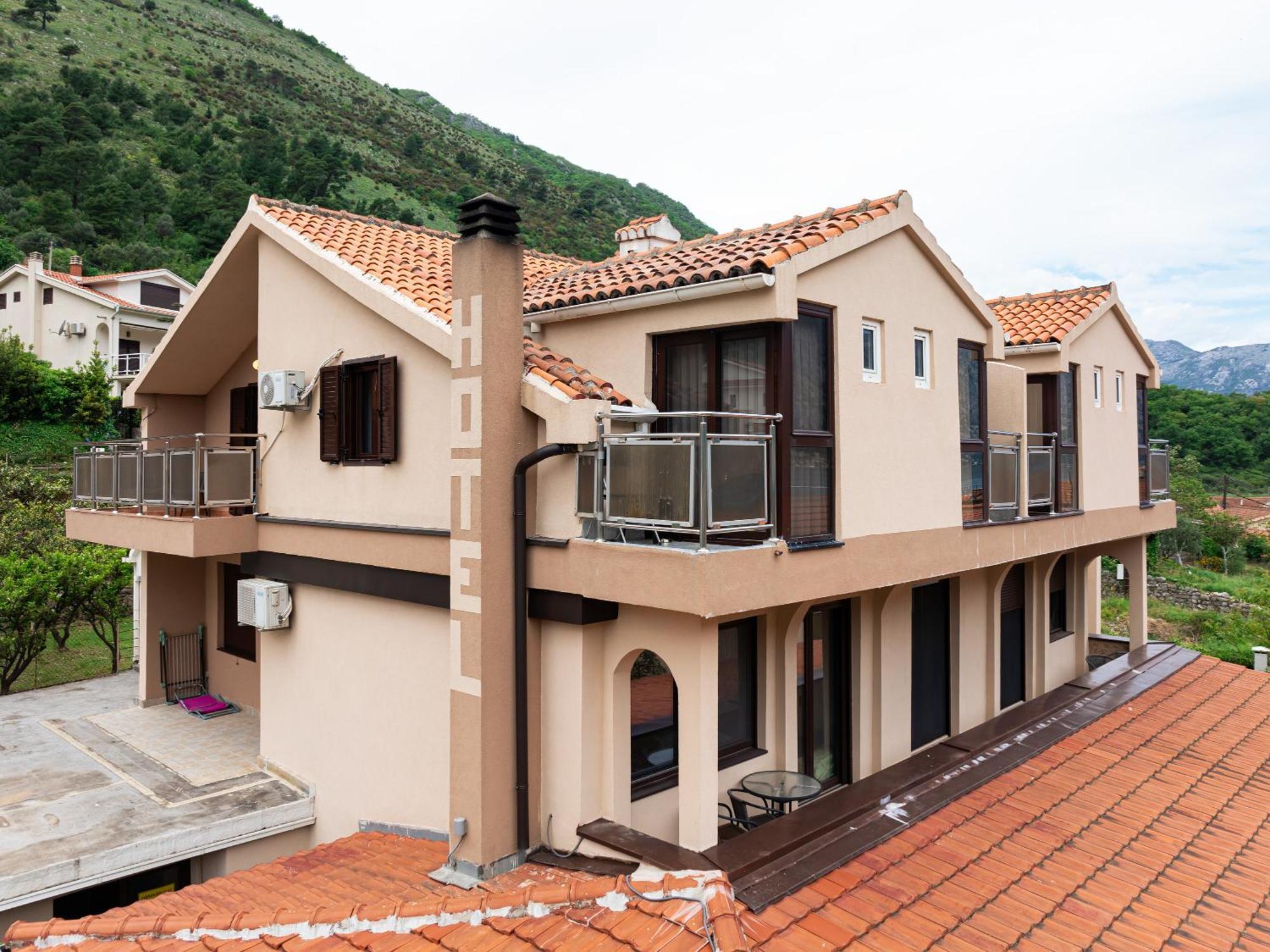 Hotel Bokeljski Dvori Kotor Buitenkant foto