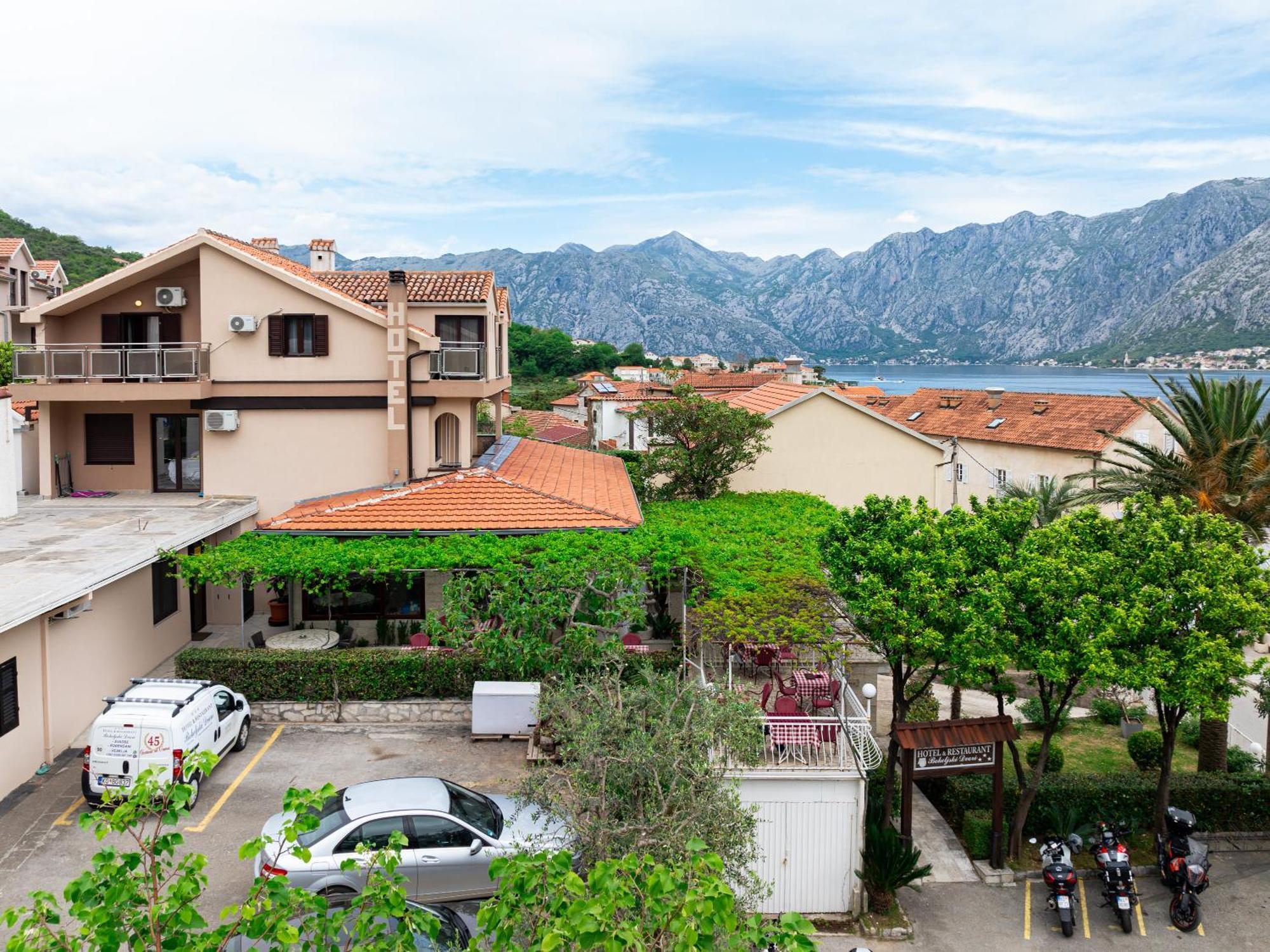 Hotel Bokeljski Dvori Kotor Buitenkant foto