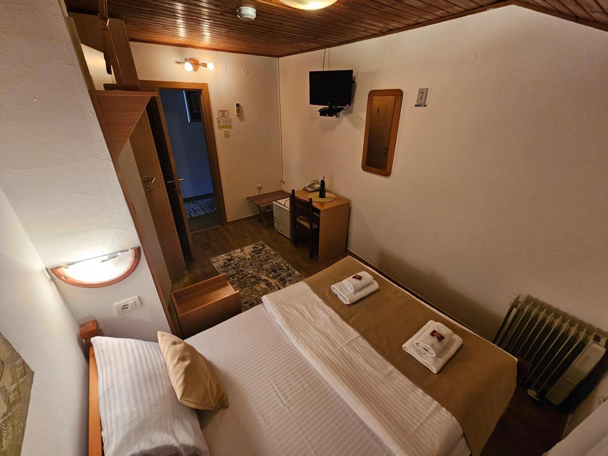 Hotel Bokeljski Dvori Kotor Buitenkant foto