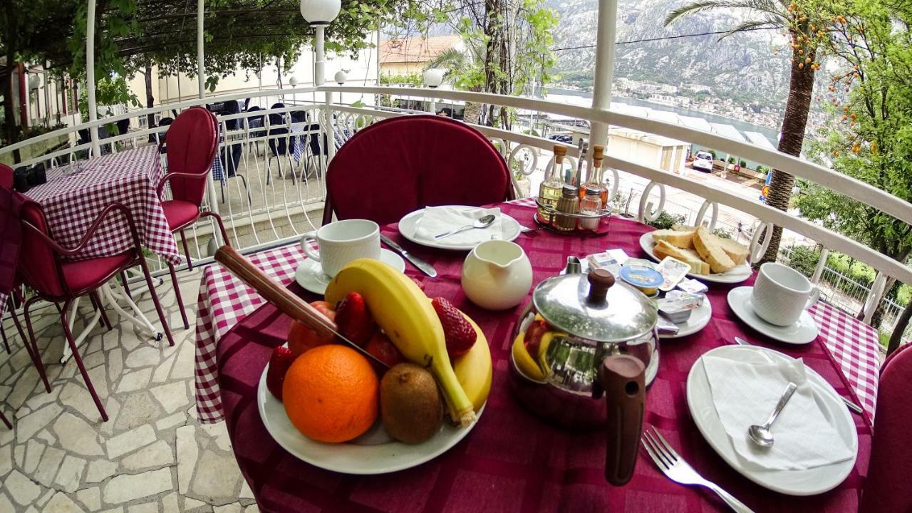 Hotel Bokeljski Dvori Kotor Buitenkant foto